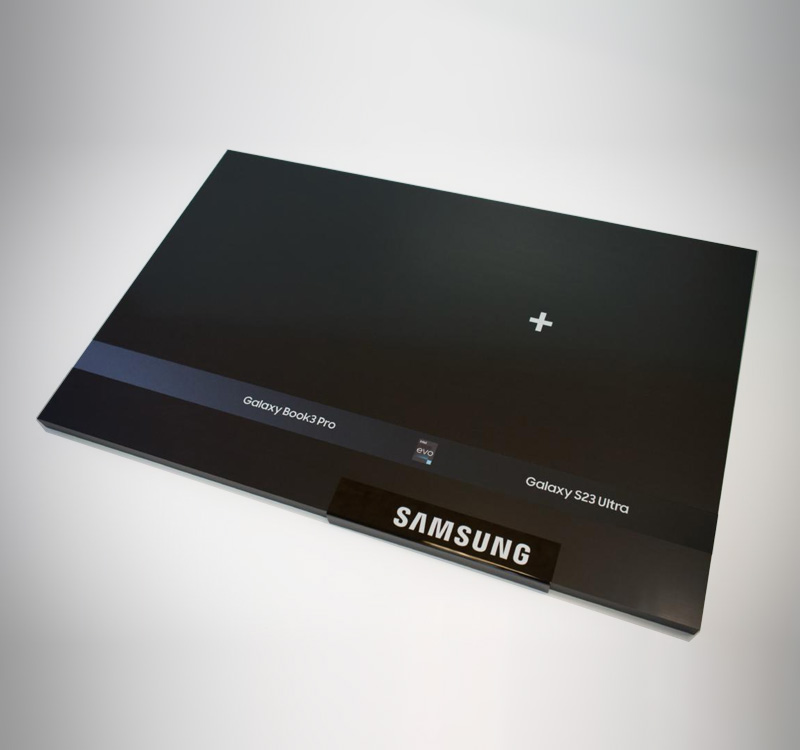 PLV samsung - Plexi noir opaque et PVC 20mm