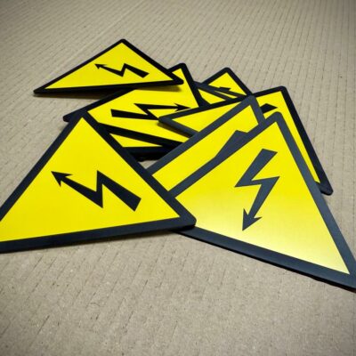 plaque électricité danger jaune
