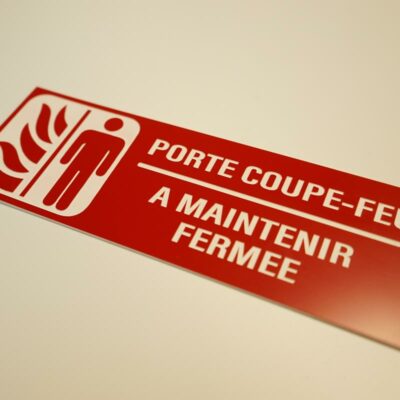 plaque porte coupe feu