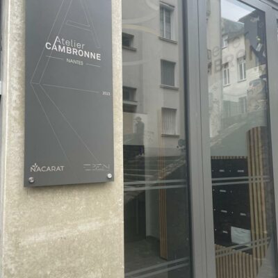 plaque signature élégante