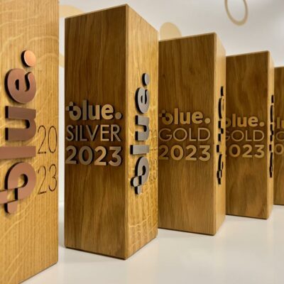 trophée bois personnalisé or cuivre alu